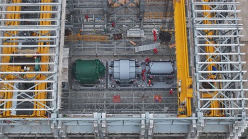 广西石化炼化一体化乙烯装置裂解气压缩机大型机组主体就位(图4)