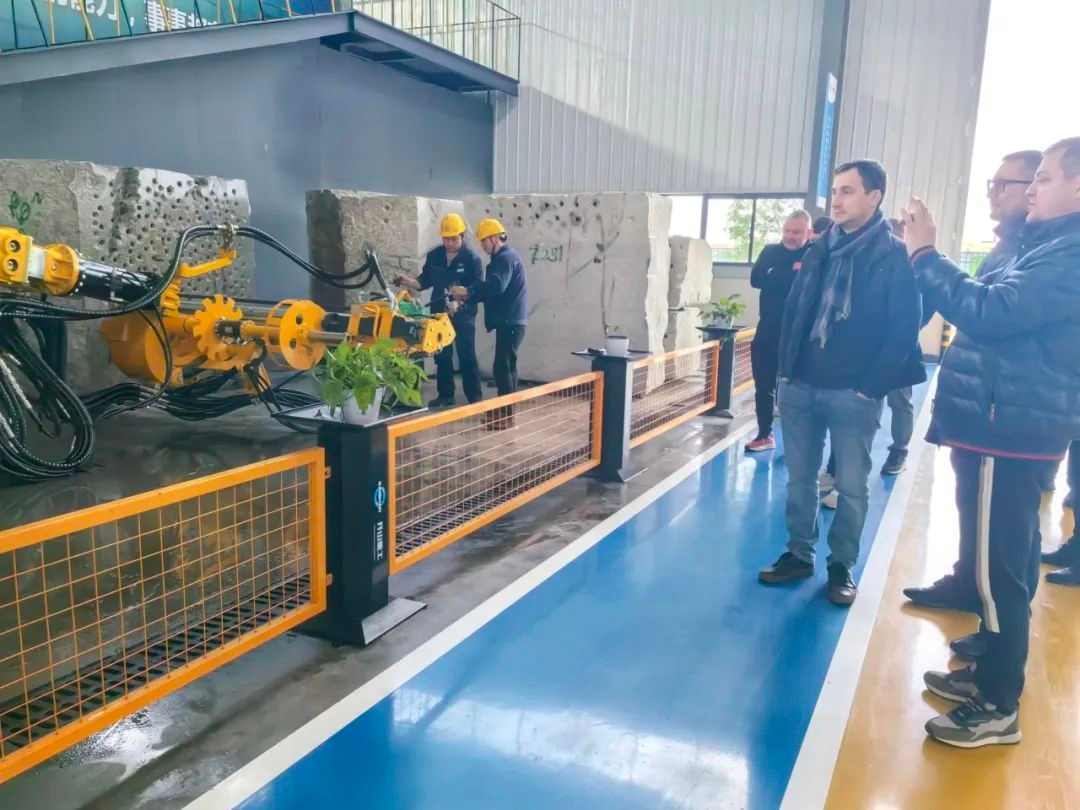 欧洲客户代表团赴湖北宜昌考察开山重工地下凿岩机器人(图8)