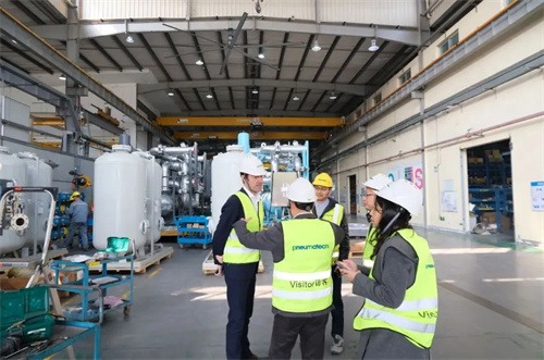 Atlas Copco大中华区集团副总裁乐安澜一行到纽曼泰克参观(图2)