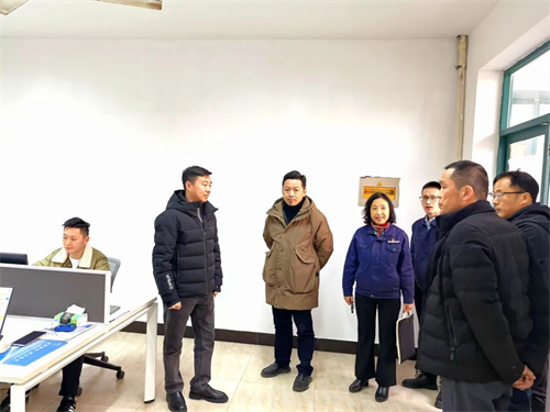 通润驱动集团总裁张莉参观牧风工厂(图2)