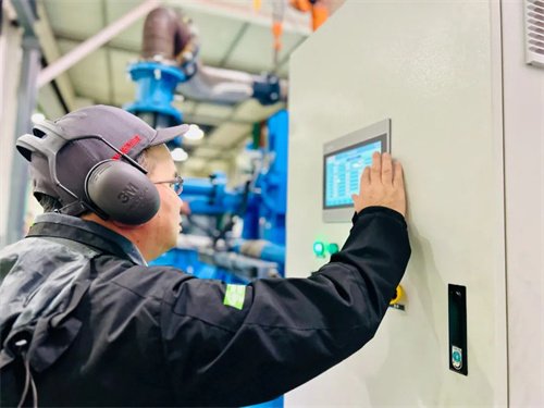 江苏新材料公司定制离心空气压缩机成功离线(图3)