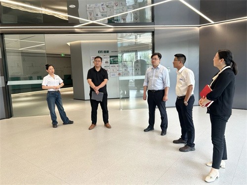 新岱镇市长张春燕前往德蒙压缩机专项研究(图1)