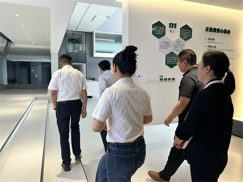 新岱镇市长张春燕前往德蒙压缩机专项研究(图2)