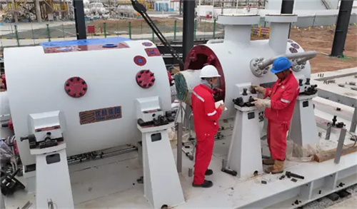 中国石油首台40兆帕高压大排量离心式注气压缩机落地中国首座深(图1)