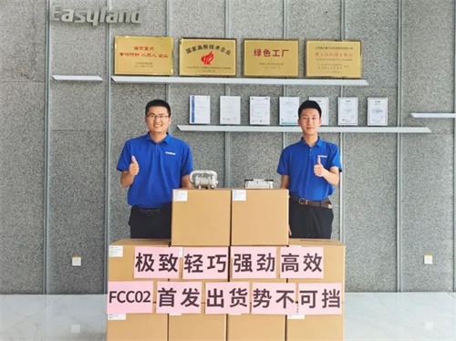 易合捷“轻量化高效”小功率燃料电池空压机FCC02完成首批发(图1)