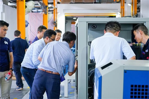 岩田集团全球多家公司技术专家和管理代表到上海斯可络压缩机有限(图2)