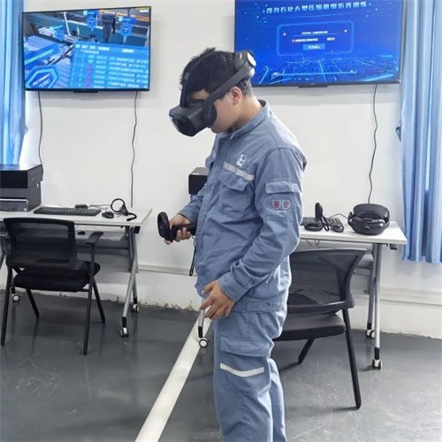 第一个大型压缩机组全尺寸安全操作模拟培训系统正式投入使用(图4)