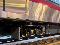 国内制动系统无油空压机风源系统在亦庄线004和013列车上稳(图2)