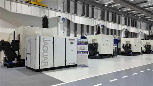 东亚机械总经理韩文浩抵达海天精工山地工厂(图4)